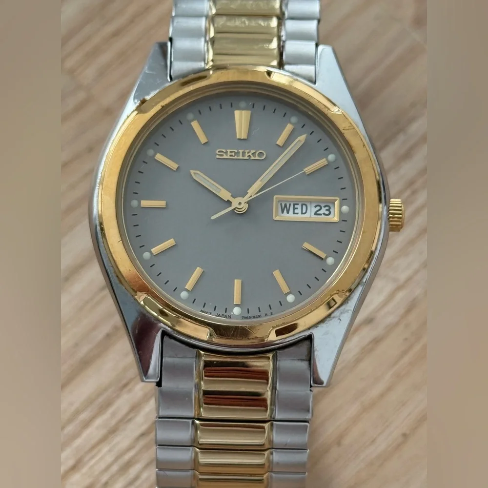 Seiko Gray Dial Watch Two-Tone Stretch Bracelet Case Day Date Window New Battery